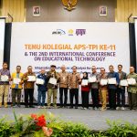 Dr. Rudi Hartono Raih Penghargaan Tokoh Teknologi Pendidikan dari APS-TPI